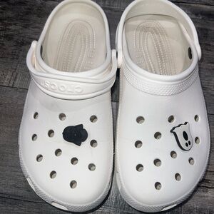 CROCS Classic Clog in White with jibbitz